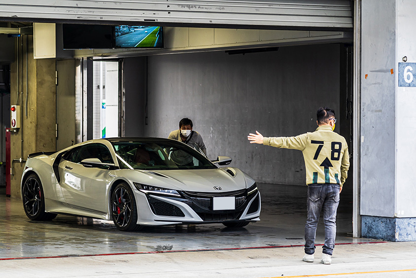 サーキットタクシーに使用した最新のホンダ「ＮＳＸ」