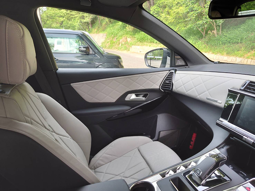 DS7 E-TENSEの内装