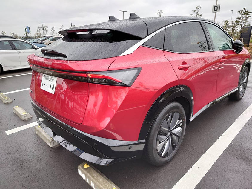 日産 アリア リア周り