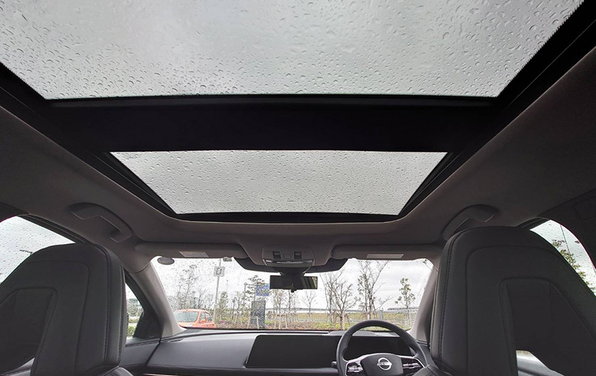 日産　アリア　パノラマルーフ