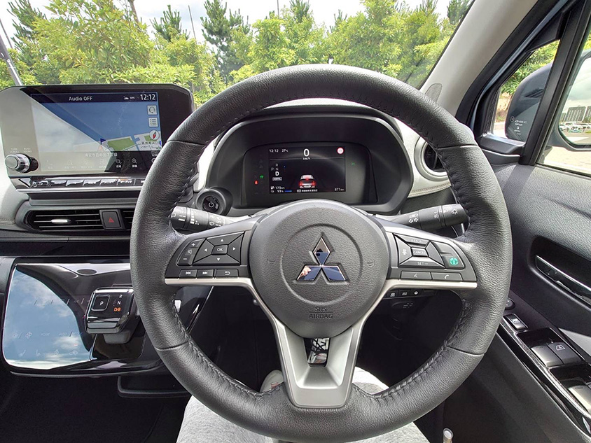 三菱eKクロスEV　インストルメントパネル