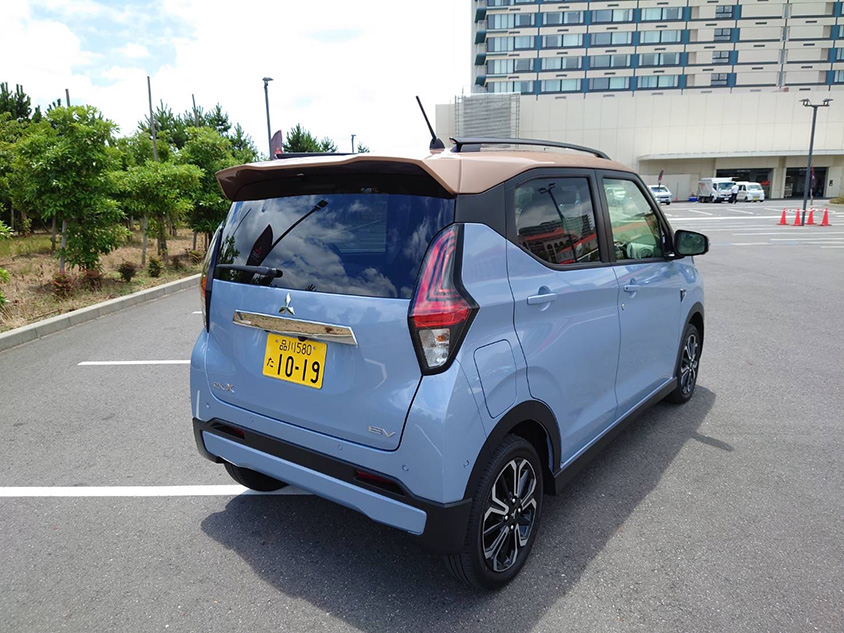 三菱eKクロスEV　リア