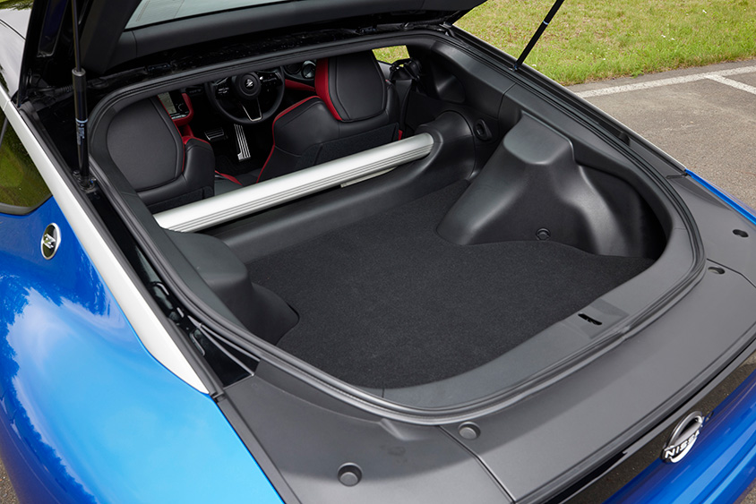 写真　日産自動車株式会社　フェアレディZの荷室