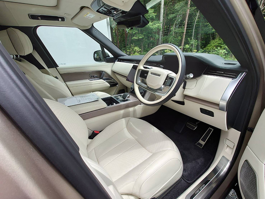 シンプルかつ上品な内装