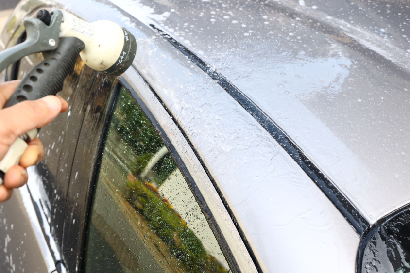 洗車のすすぎも上から順番に行う