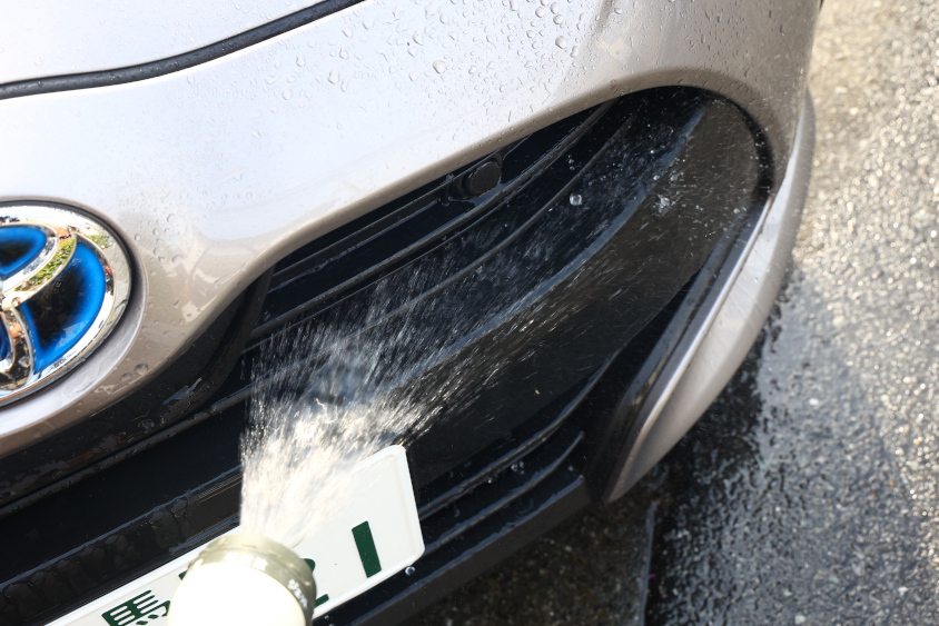 洗車のすすぎはグリルなどの泡もしっかり落とす