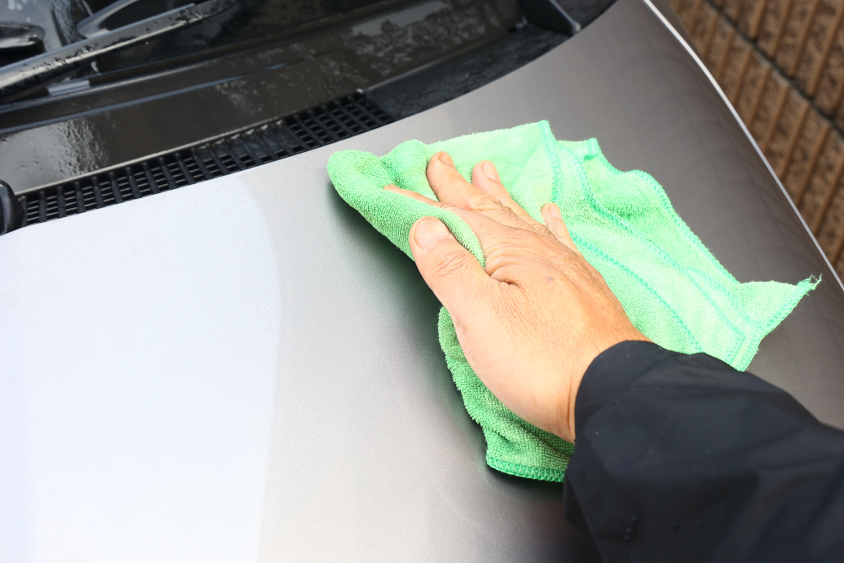 洗車の拭き上げは吸水力の高いウエスを使う