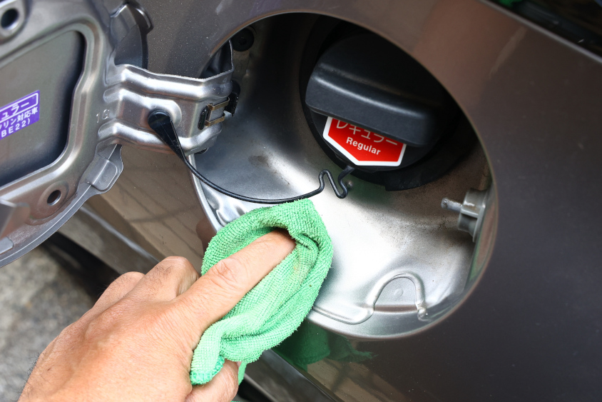 洗車の拭き上げは開けられるところをすべて開けて拭く