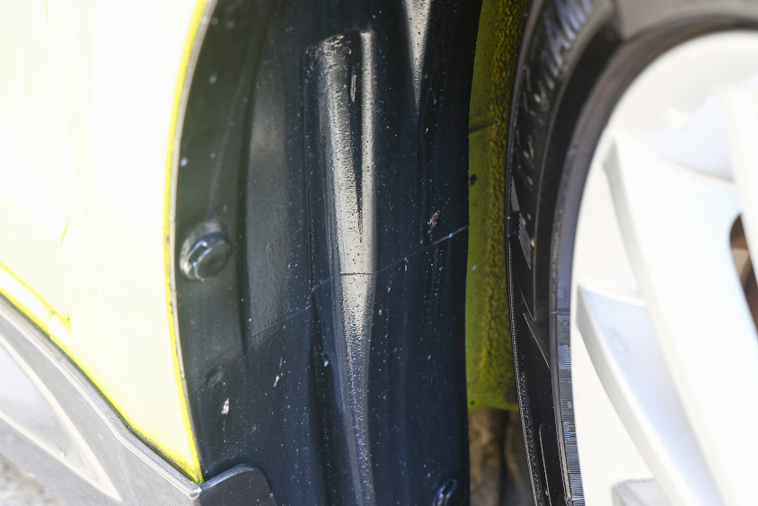 ホイールハウス内の洗浄はタイヤワックスで行えば何もしなくて簡単