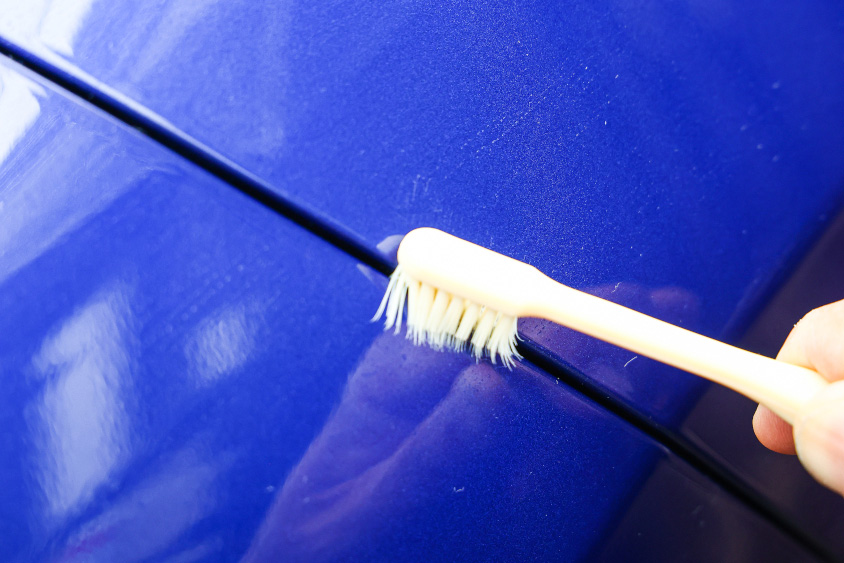 歯ブラシは毛の量が多いので、一度にできる範囲も広くて作業は進む