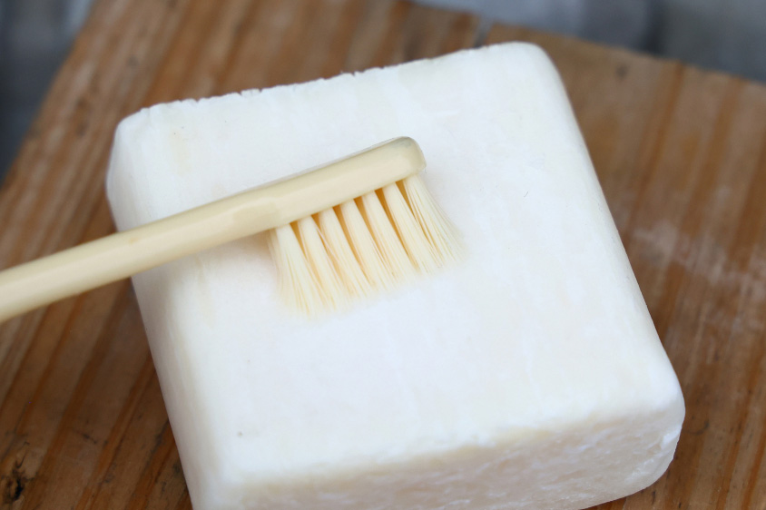 汚れが落ちにくい時は石鹸を使うとより落ちる