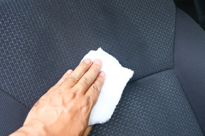 シートはまずは水拭き