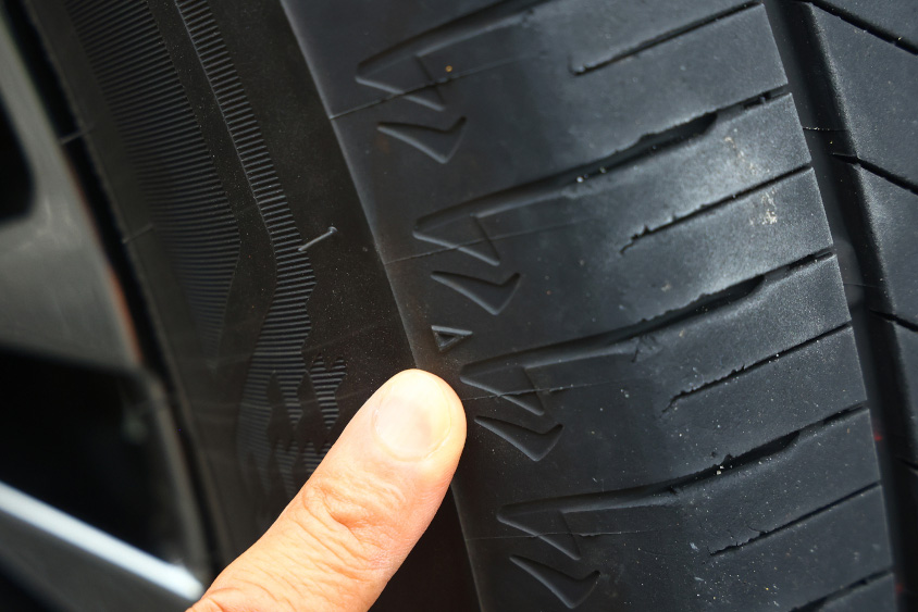 タイヤのスリップサインの目印