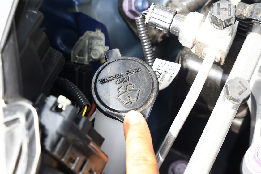 日常点検でウォッシャー液を確認