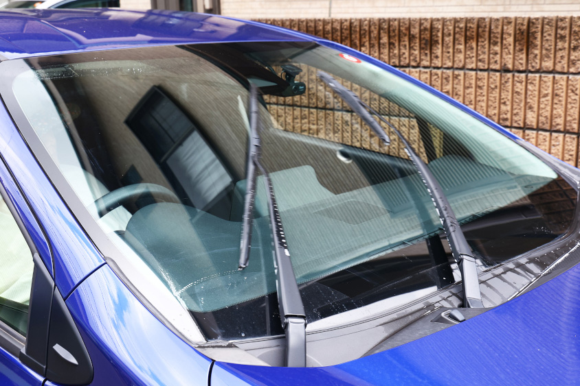 日常点検でワイパーのふき取り状態を確認