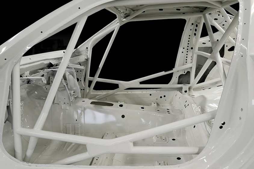 TRDの溶接式のロールバー