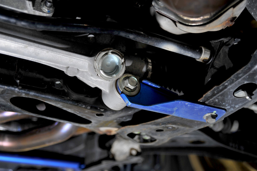 ステアリングラックの補強パーツ