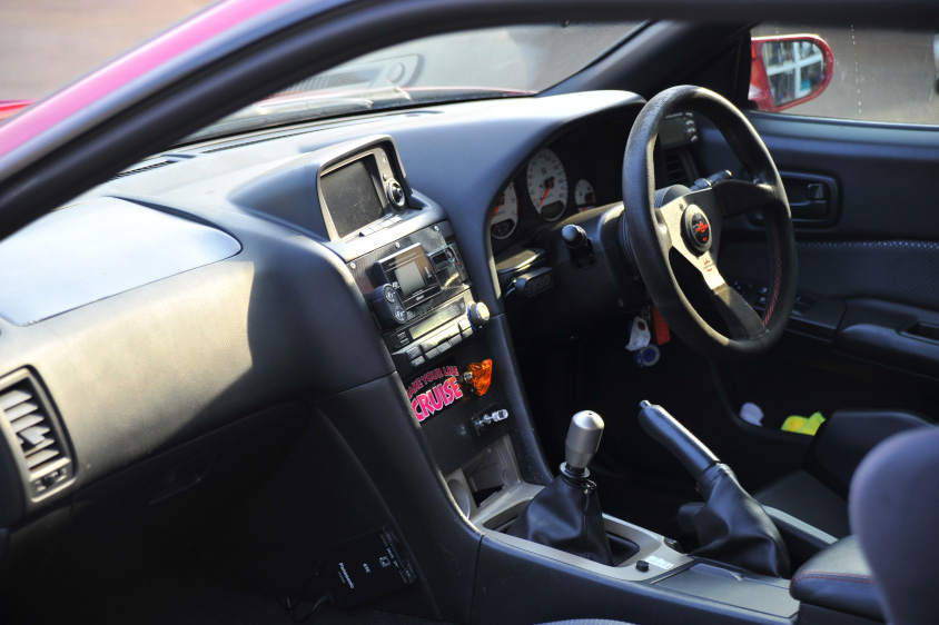 ステアリング、ペダルでのドライビングポジションの対策