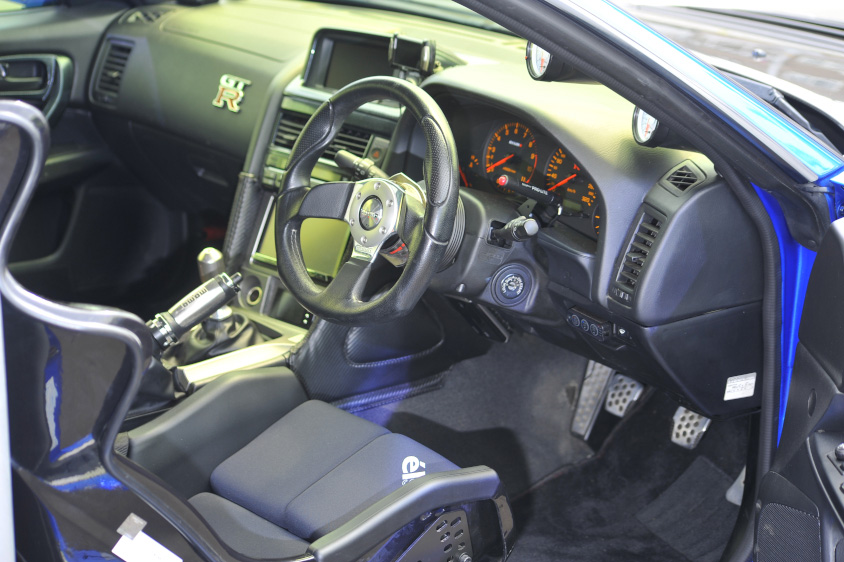 シートやステアリングの交換はきちんと専門店で