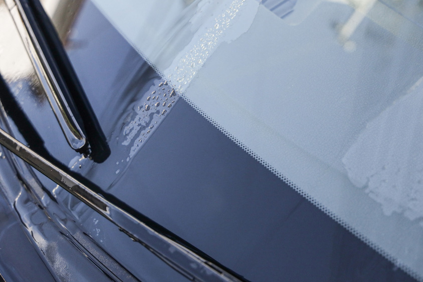 油膜が落ちたフロントガラスの様子