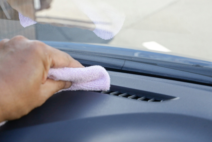 視界確保にはエアコンの点検も需要