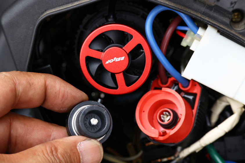 HIDからLEDにバルブ交換も可能