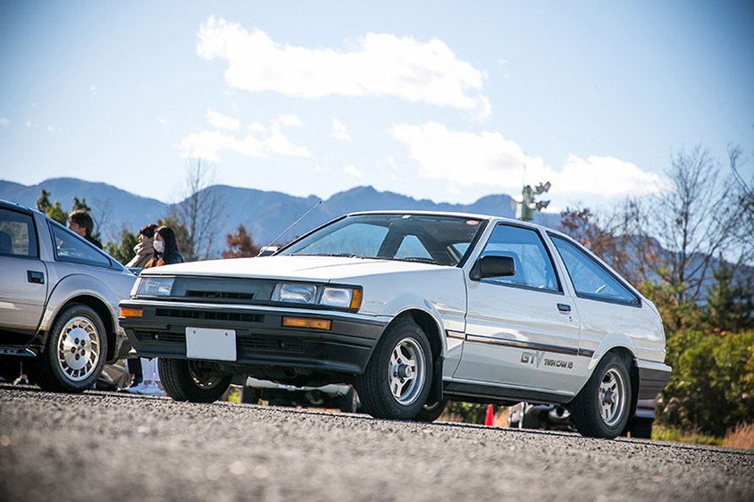 逆輸入 カカシのくせに鳥贔屓だ。カローラレビン AE86 TAM 