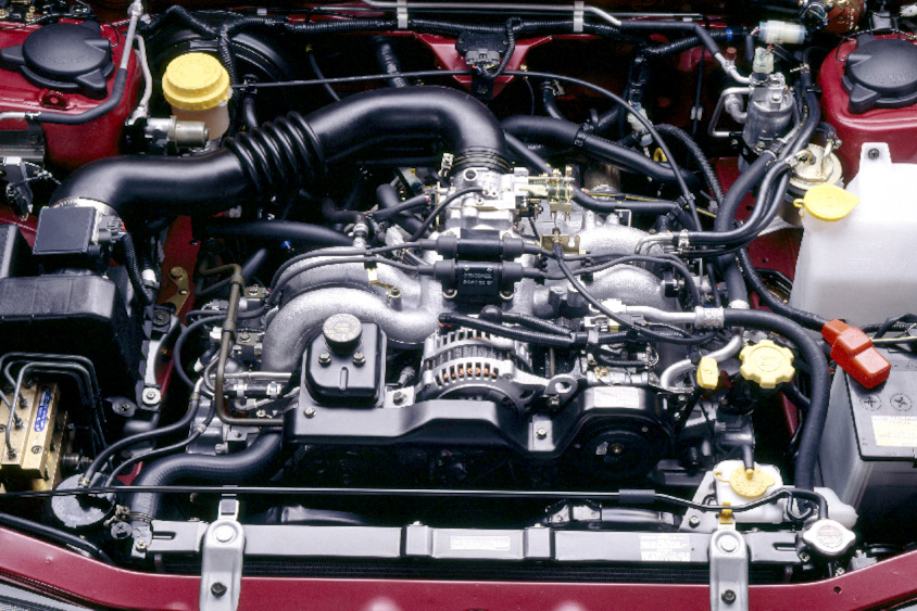 SUBARU・初代レガシィのエンジンルームとEJ20エンジン