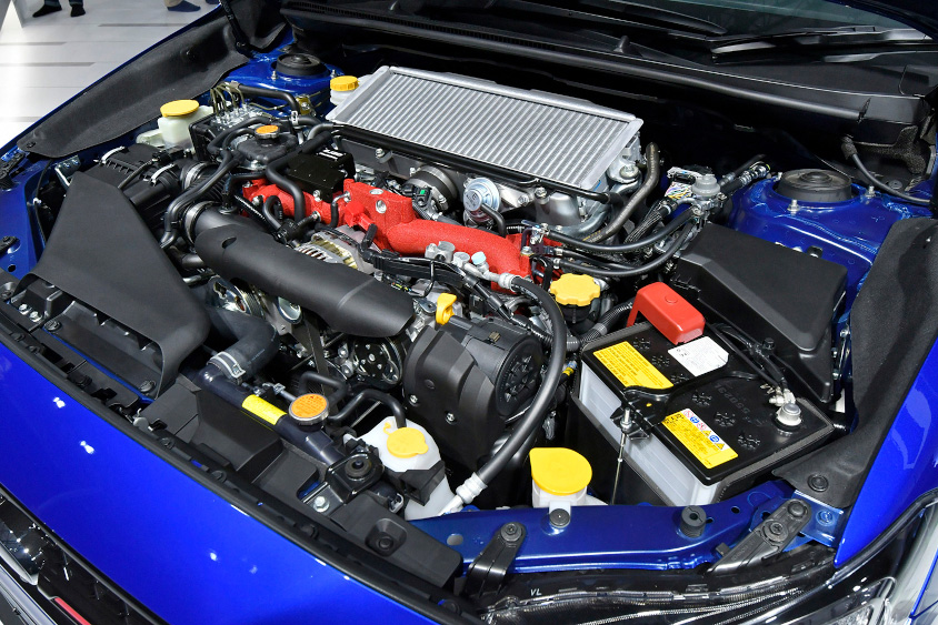 SUBARU・WRX STI EJ20 Final Editionのエンジンルームに収まるEJ20エンジン