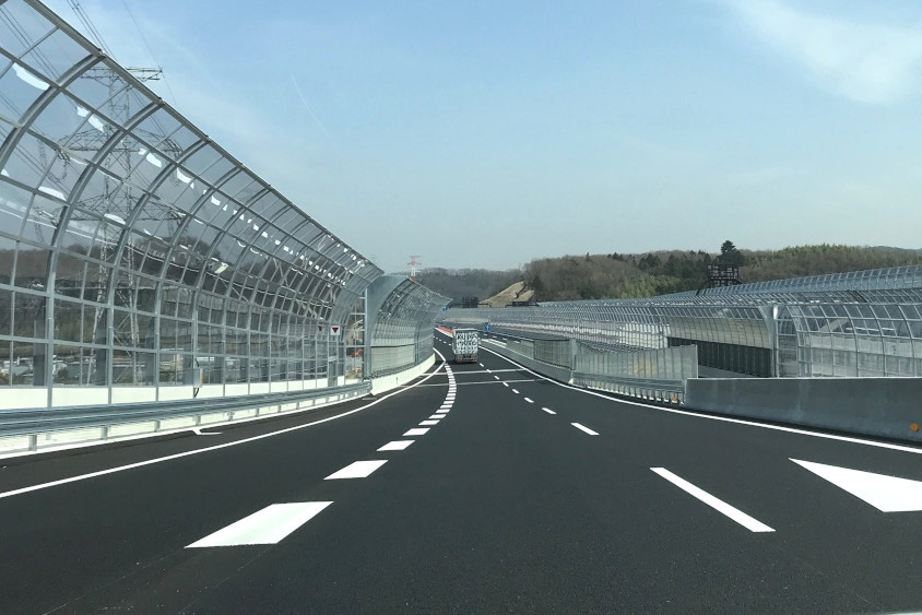 新名神高速道路の神戸―高槻間