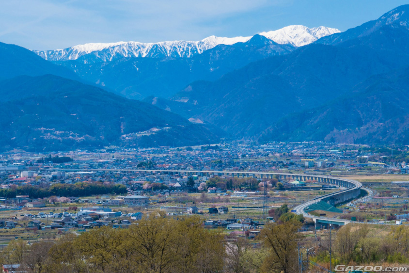 中央道の双葉JCT付近にある赤坂台総合公園から見た中部横断道