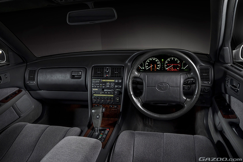 トヨタ・セルシオの運転席