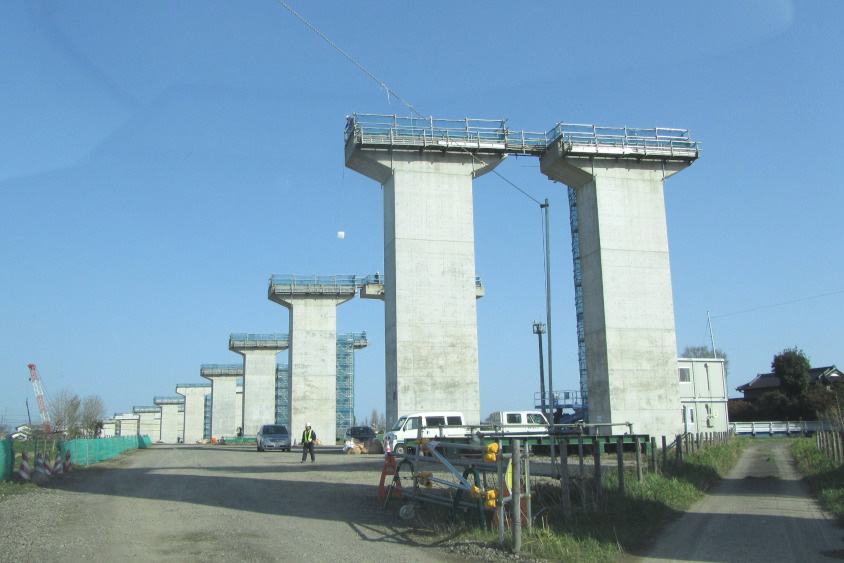 圏央道（首都圏中央連絡自動車道）の橋脚