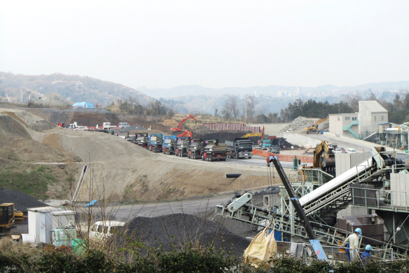 圏央道（首都圏中央連絡自動車道）の愛川町の工事現場