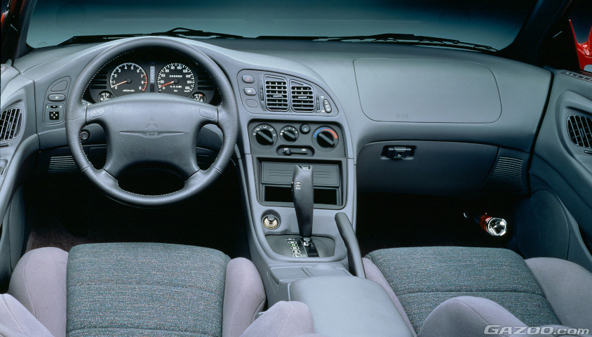 三菱・エクリプススパイダー(2代目)の運転席