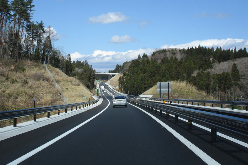完成2車線で対面事故のリスクも小さい三陸道