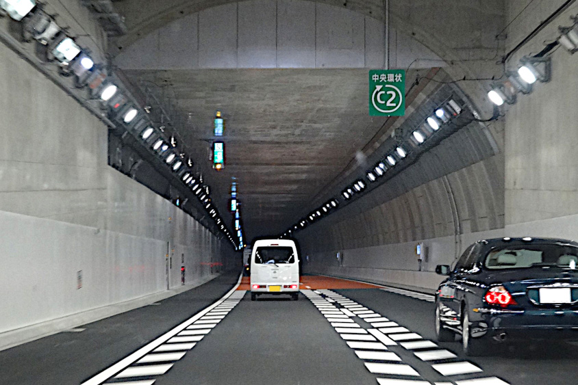 C2外回り大井ジャンクション側の山手トンネル入口