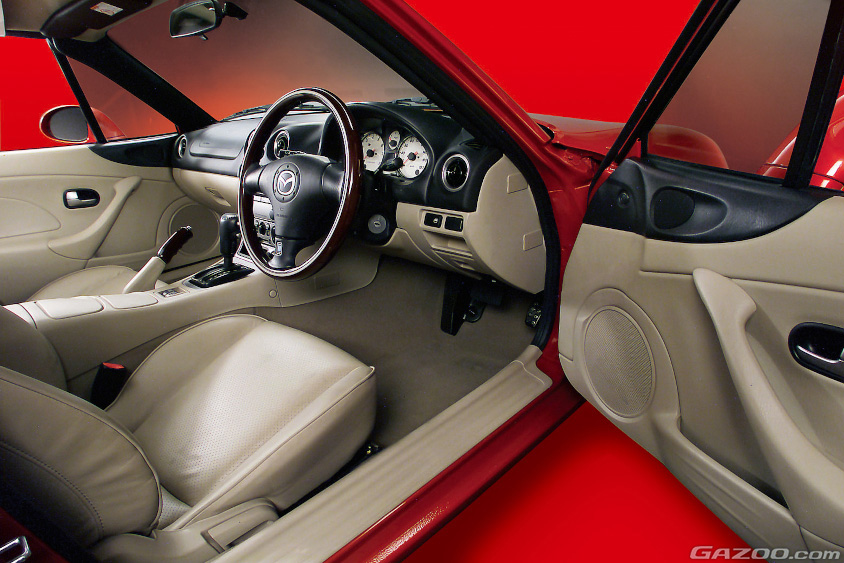 マツダ・ロードスタークーペ 「Type E」のインテリア