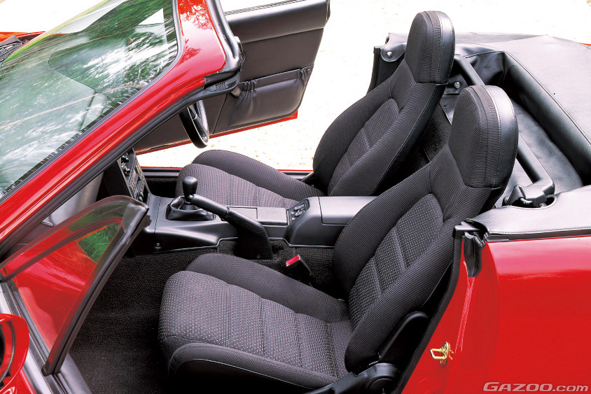 マツダ・NAロードスターのシート