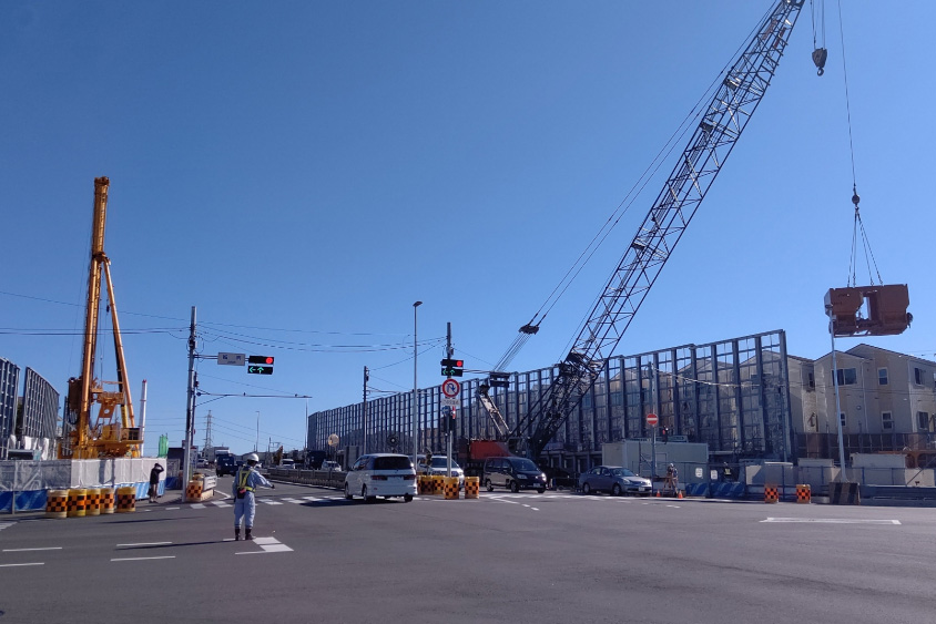 藤沢IC付近の城南交差点における工事の様子