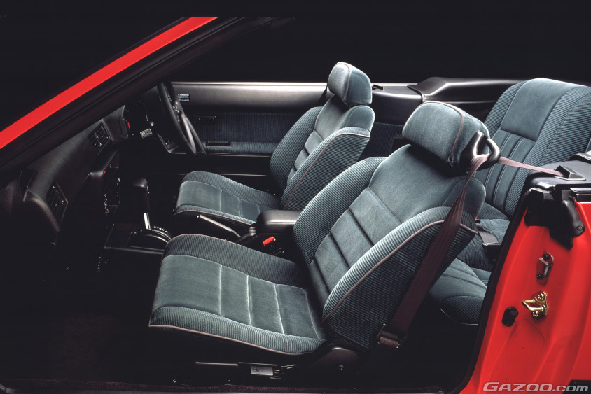 トヨタ・セリカコンバーチブル（初代）のシート