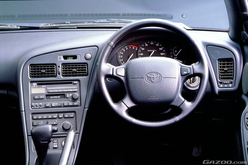 トヨタ・セリカコンバーチブル（3代目）の運転席