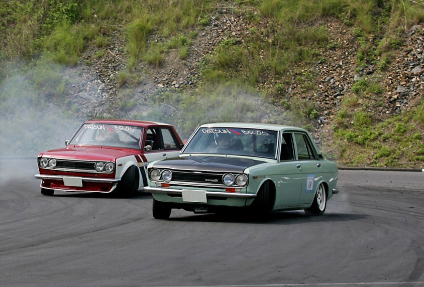 ドリフトする510ブルーバード