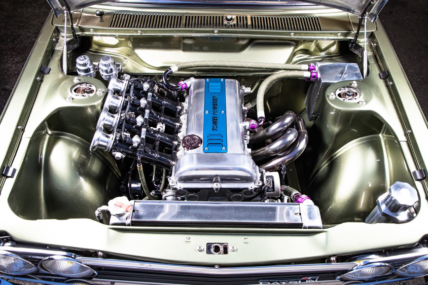 SR20DETエンジンが収まる510ブルーバードのエンジンルーム