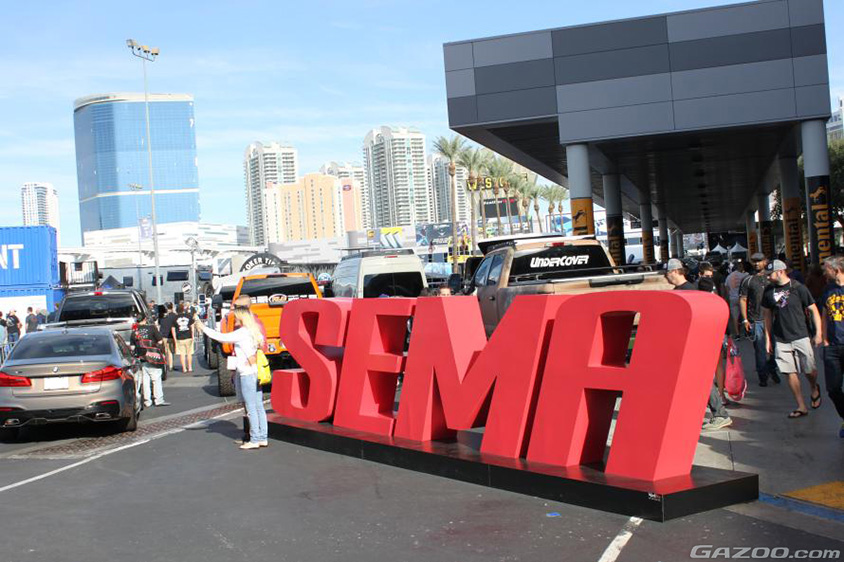 SEMA SHOWのモニュメント
