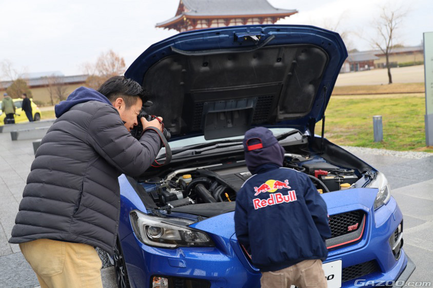 出張取材会 in 奈良で撮影する平野カメラマン