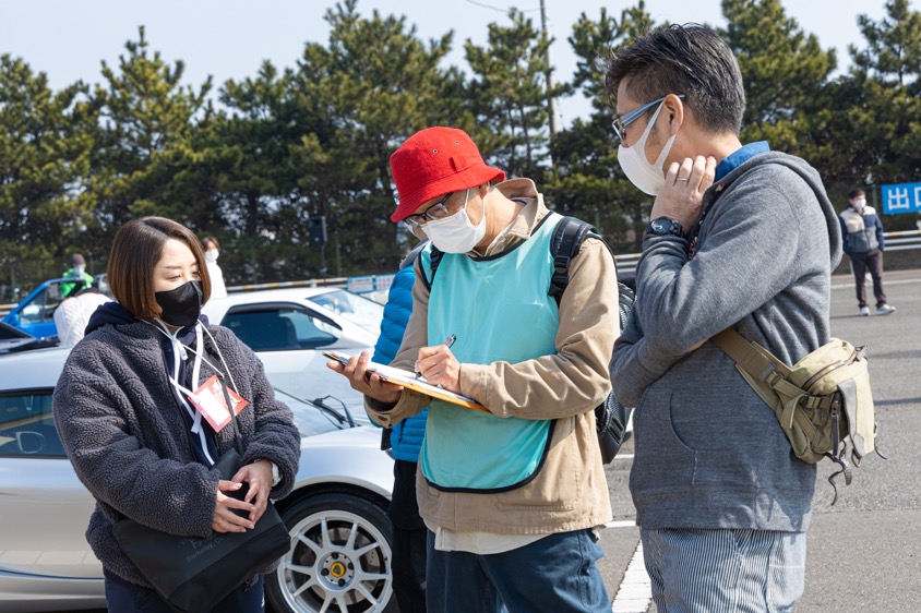 千葉での出張撮影会で取材をする筆者
