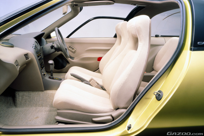 トヨタ・セラのシート