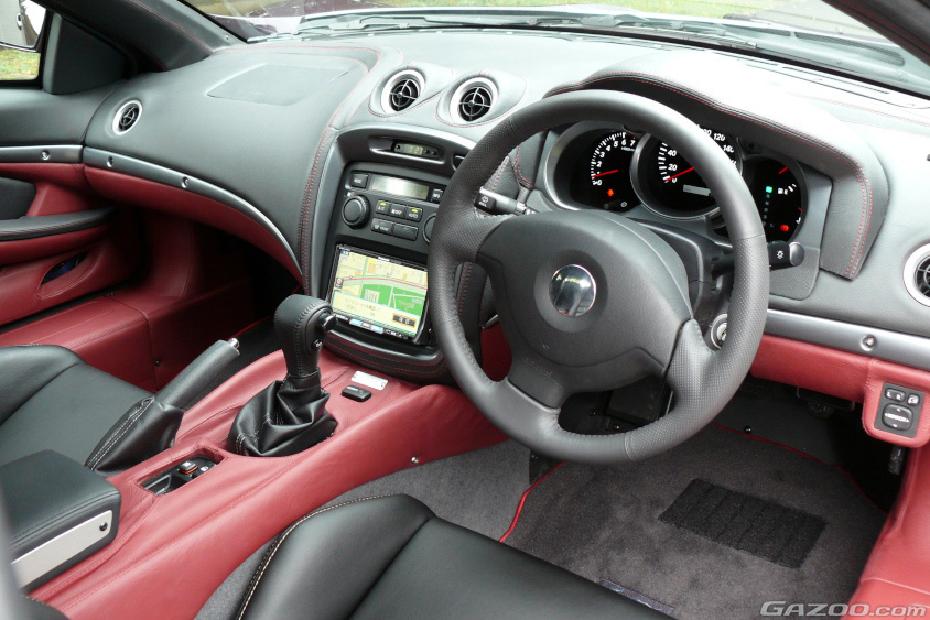 ミツオカ・オロチの運転席