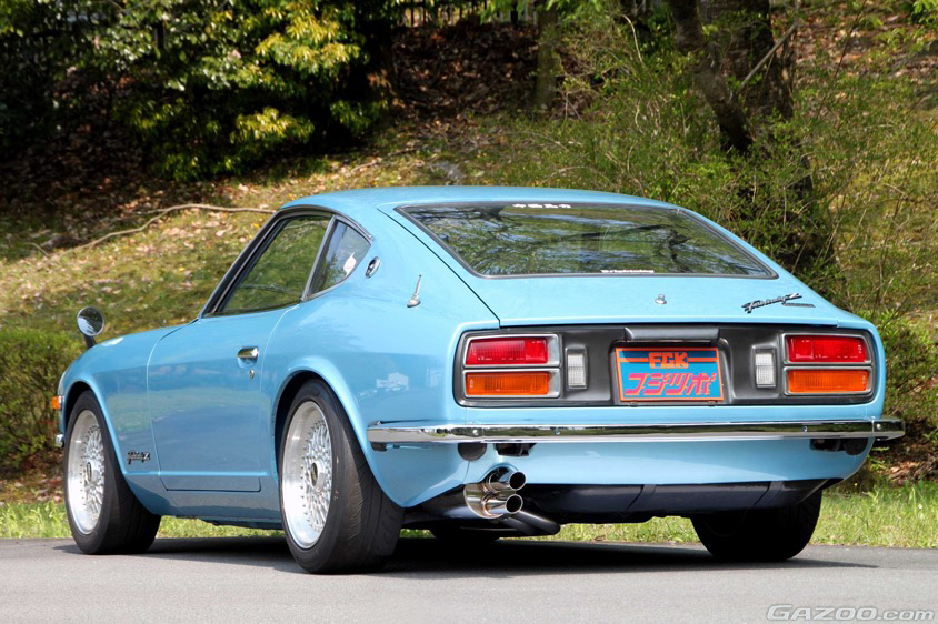 FUJITSUBOのマフラー「レガリスR」を装着したフェアレディZ（S30）